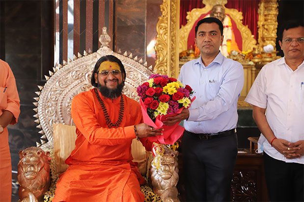 Dr. Pramod Sawant visits Tapobhoomi to seek blessing from H.H Sadguru Brahmeshanand Acharya Swamiji before the Govt. formation - Shree Datta Padmanabh Peeth - 