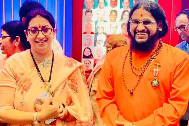 Pujya Swamiji with Smt. Smriti Zubin Iraniji, Minister of Women and Child Development, Govt of India. - Shree Datta Padmanabh Peeth - 